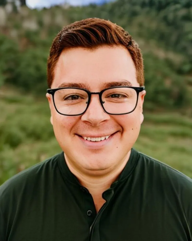 Tyler Macias headshot